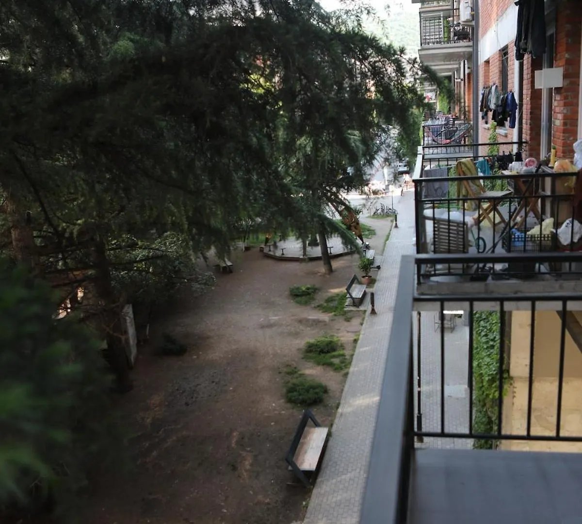 شقة Cozy Flat Near Metro With Balcony تبليسي جورجيا